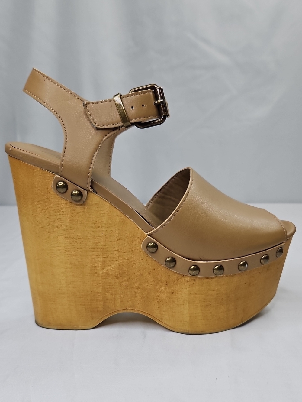 Bakers Leather Platform Wedge Sandals Size 7